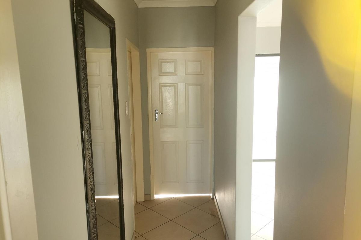 Stunning 2 Bedroom apartment in sought after estate - Photo 4