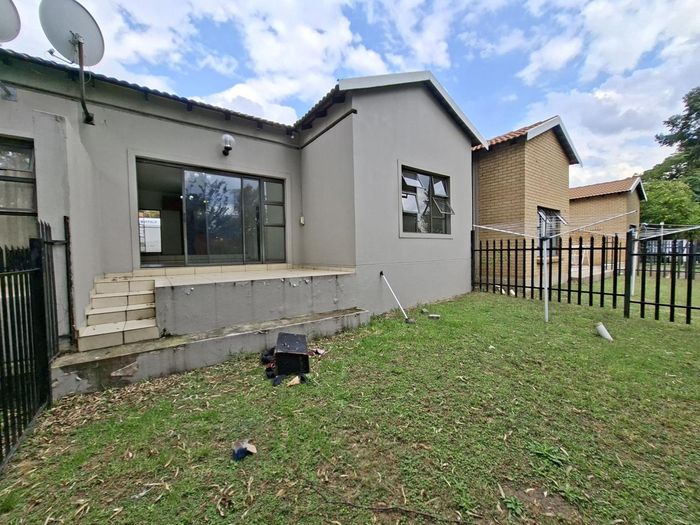 Property #2485816, Townhouse Rental Monthly in Buccleuch