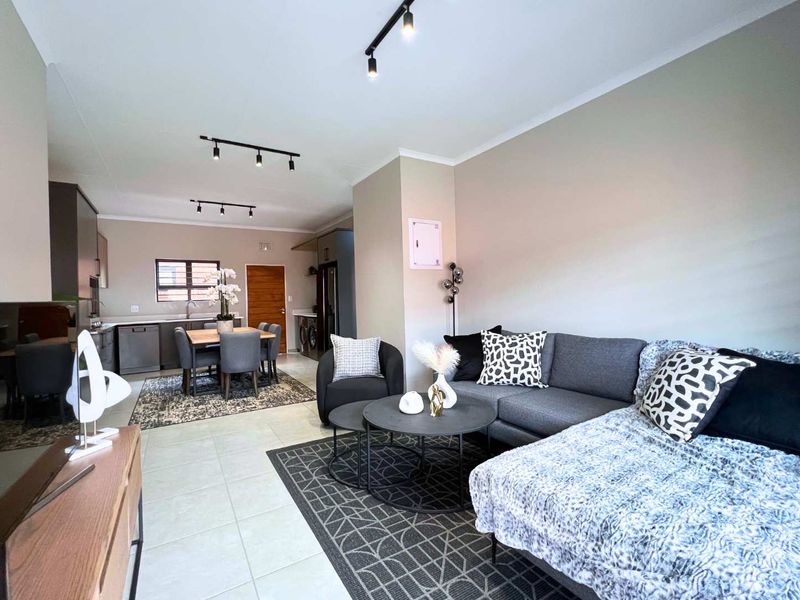 Exceptional living meets modern convenience in the heart of Rietvalleirand. - Photo 5