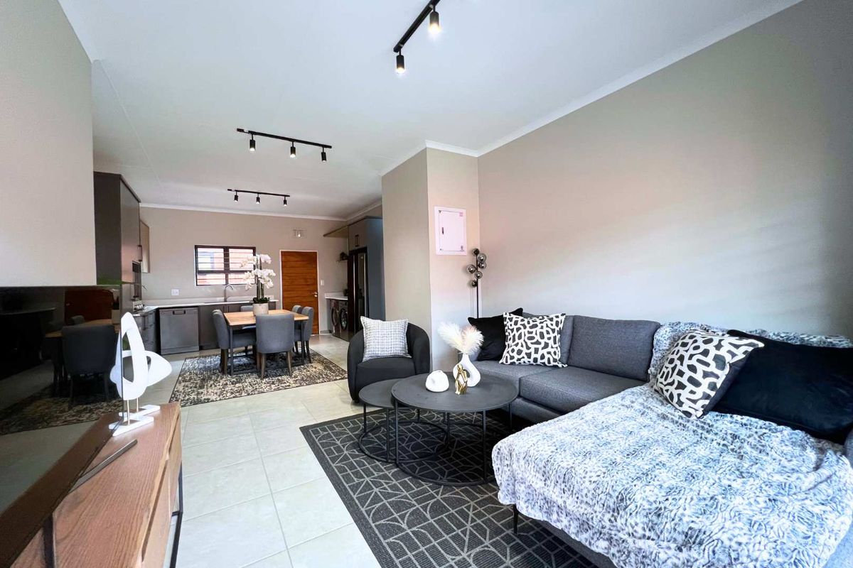 Exceptional living meets modern convenience in the heart of Rietvalleirand. - Photo 5