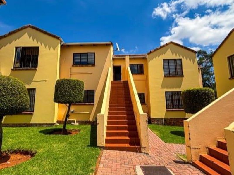 2 BedrTownhouse for Sale in Mondeor - Photo 2