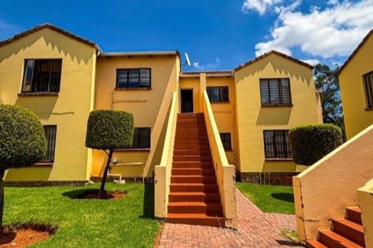 2 BedrTownhouse for Sale in Mondeor - Photo 2