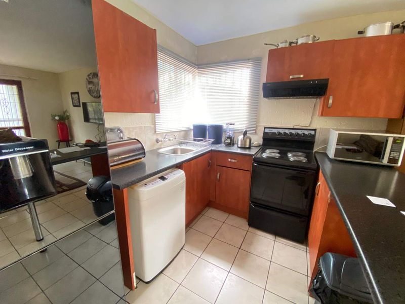 Ground Floor Unit - Photo 4