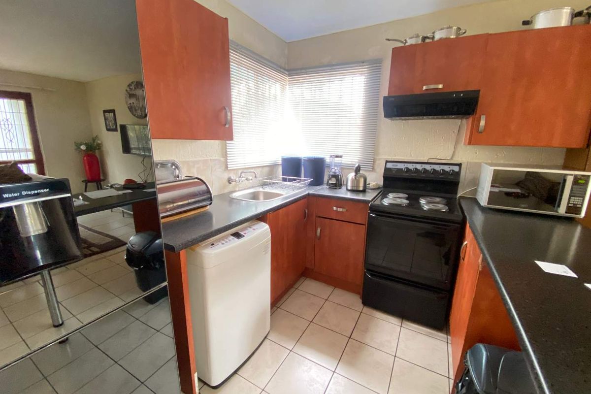 Ground Floor Unit - Photo 4