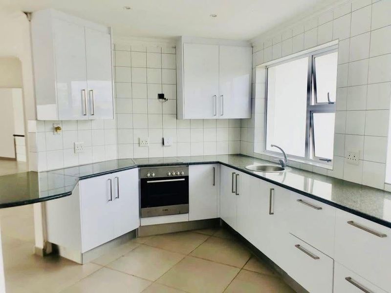 Beautiful 4-Bedroom House For Sale - KLEIN WINDHOEK - Photo 5