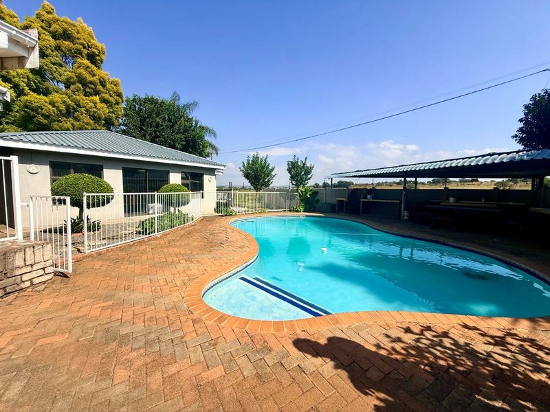 Beautiful 4 bedroom house for sale in Vryheid - Photo 3