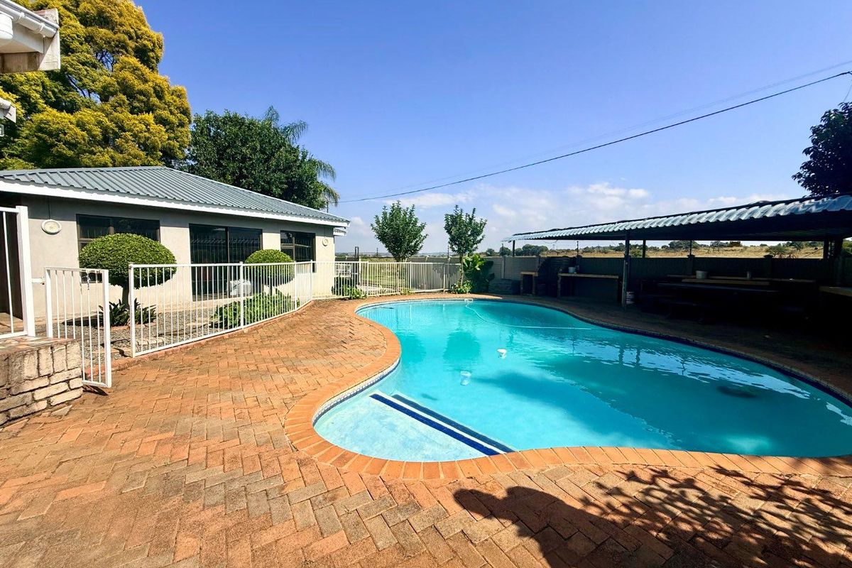 Beautiful 4 bedroom house for sale in Vryheid - Photo 3