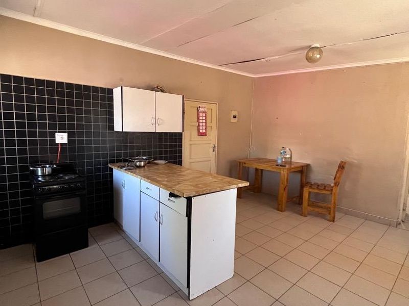Spacious family home with added income potential in Windhoek North. - Photo 3