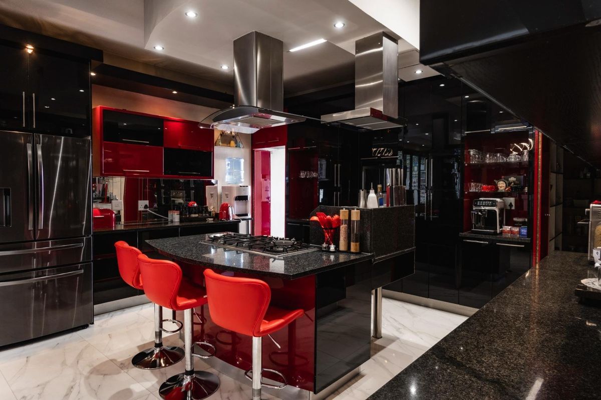 For Sale Family Home with a big yard in Kleine Kuppe - Photo 3