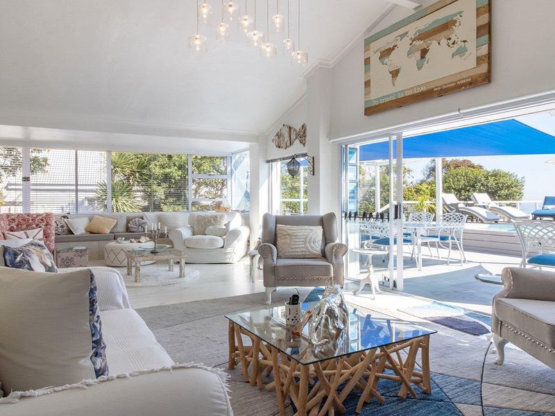 Spacious Coastal Living: 4-Bedroom Family Home for Sale in Grotto Bay - Photo 6