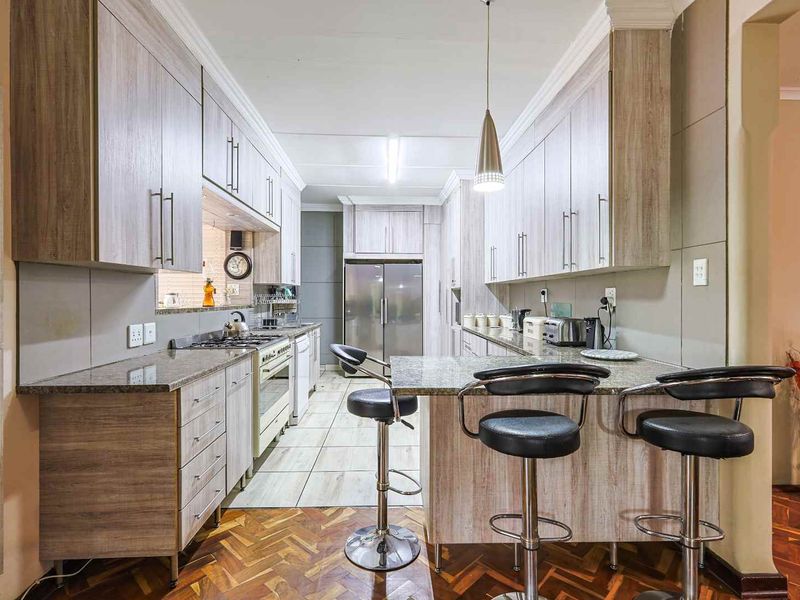 5 Bedroom Dual-Living Home with Exceptional Flexibility & Income Potential - Photo 7