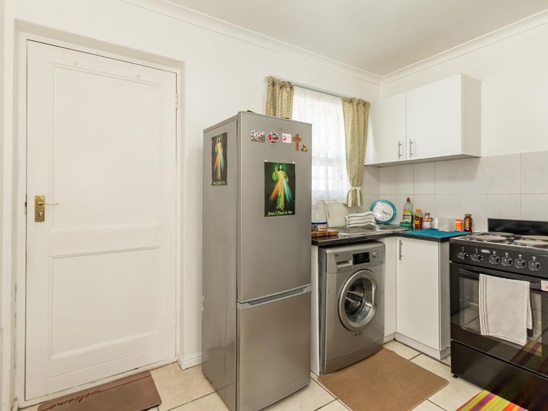 Ideal Lock-Up-and-Go Ground-Floor Apartment - Photo 10