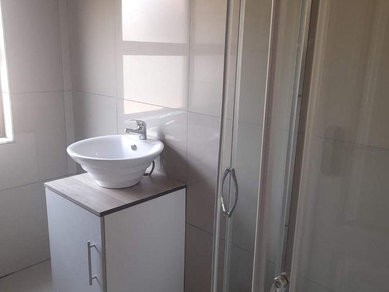 Pet-Friendly 4-Bed Oasis in Symphony Park - Photo 9