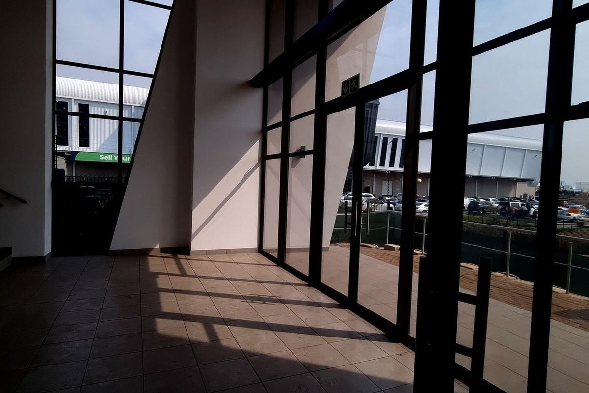 2 230m2 Louwlardia Centurion Warehouse To Let - Photo 5
