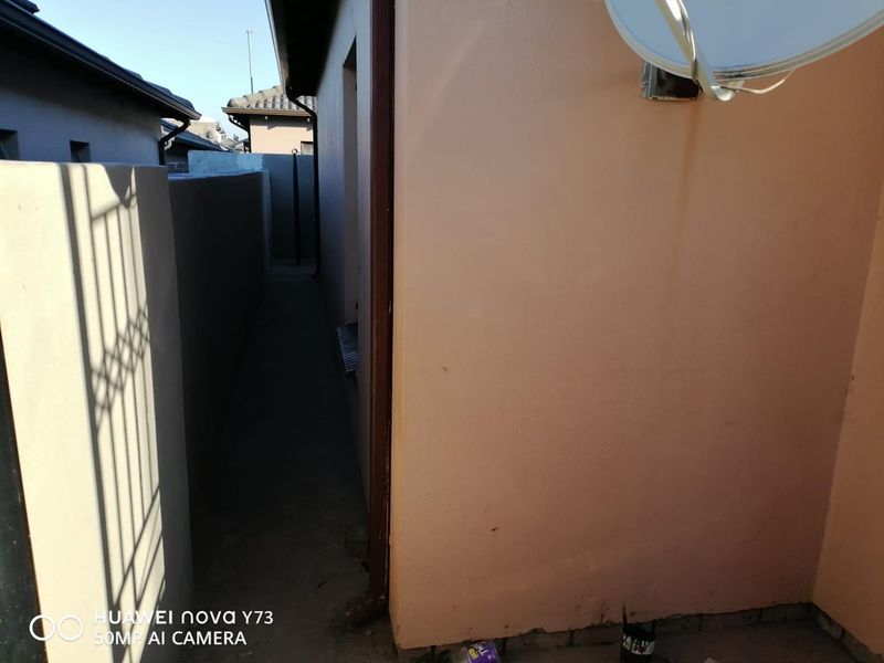 Clayville Ext 45 - R 850 000, 2 BEDS, 1 BATHS - Photo 4