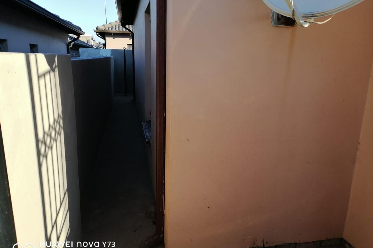 Clayville Ext 45 - R 850 000, 2 BEDS, 1 BATHS - Photo 4