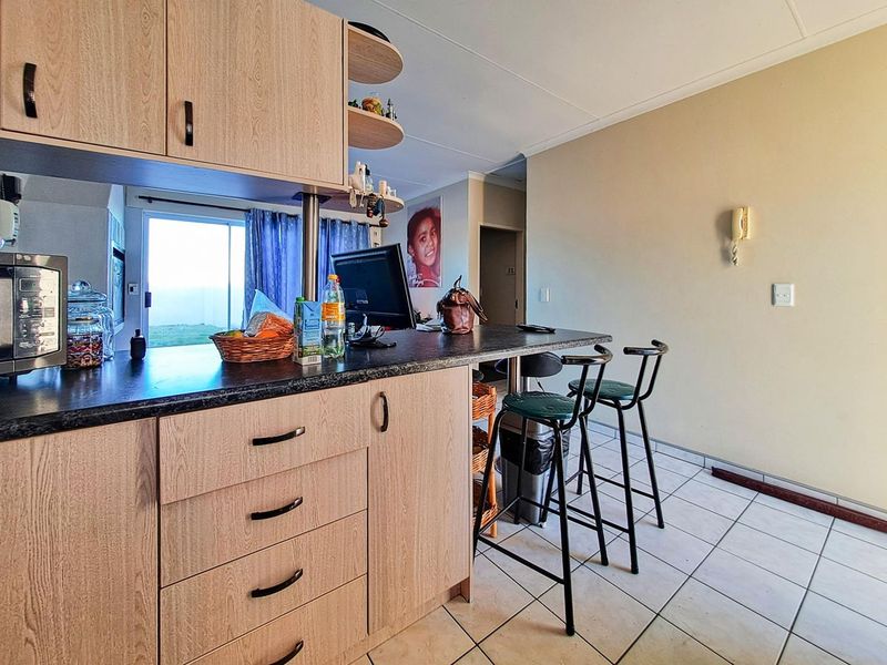 Meersig, Walvis Bay:  2 Bedr Townhouse with large garden is for Sale - Photo 6