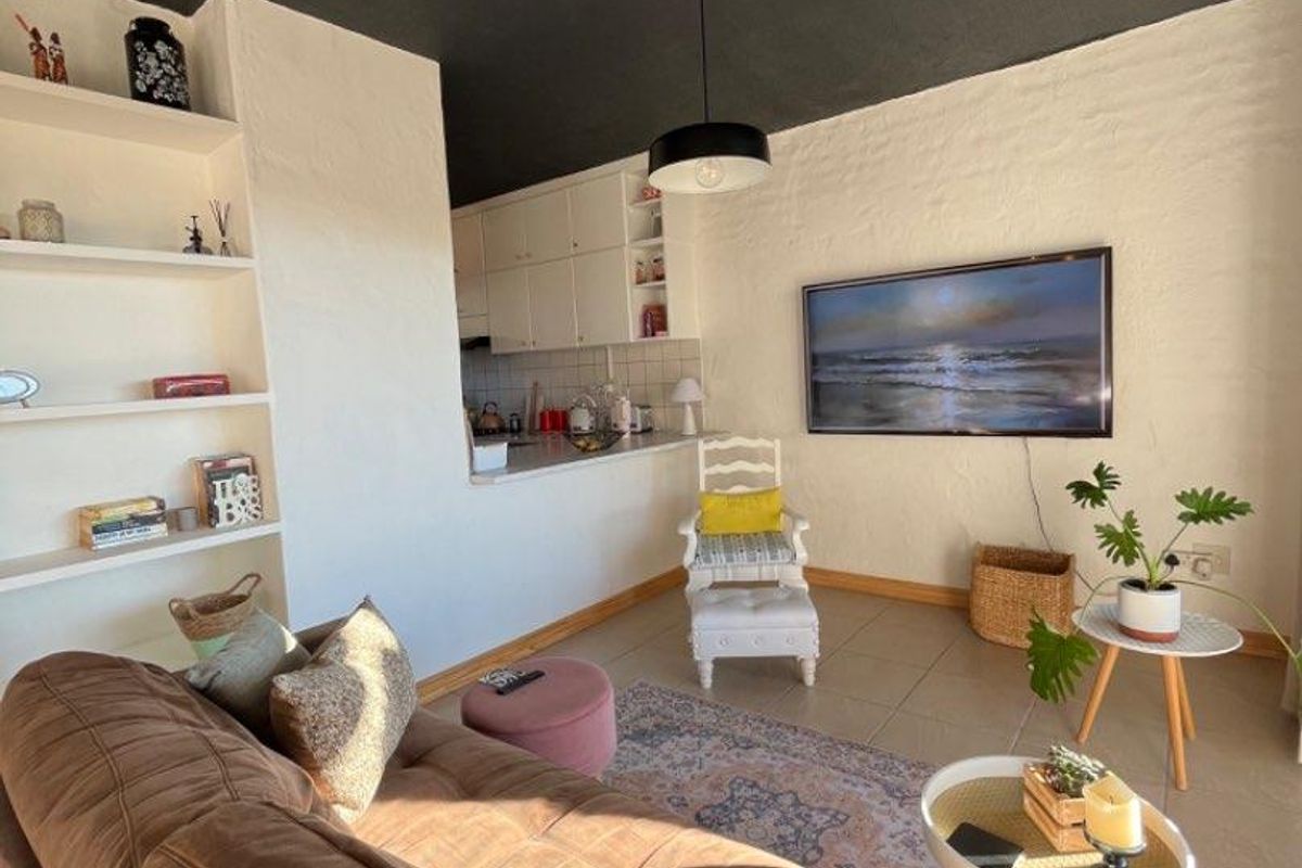 Fully Furnished Duplex with Stunning Views – Windhoek West for Rent ! N$ 20 000 pm - Photo 2