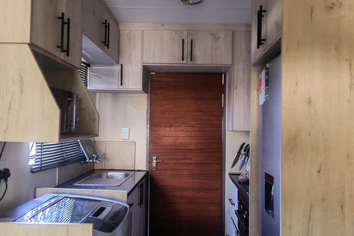 Clayville R 950 000- A Beautiful Family Home , a real gem! - Photo 5