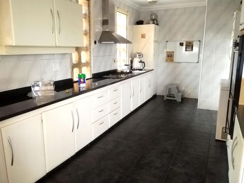 3 Bedroom Townhouse in Malvern - Photo 10