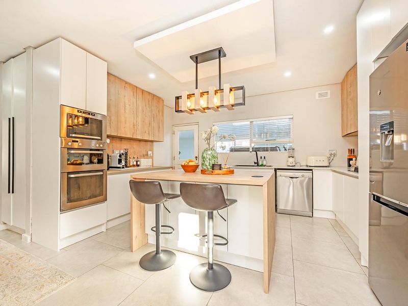 Contemporary Dual-Living Masterpiece with Exceptional Finishes & Work-From-Home Versatility - Photo 2