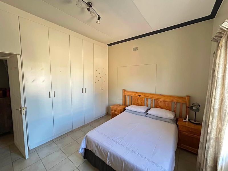 Spacious family home in Otjiwarongo on a 1,500 m2 erf, featuring exceptional entertainment areas and a separate 2-bedroom flat perfect for guests, extended fami - Photo 6