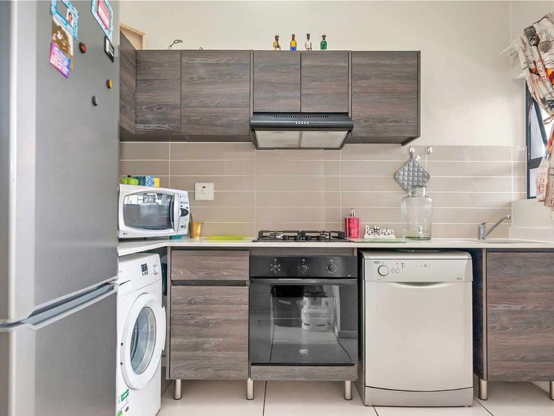 IMMACULATE 1 BEDROOM APARTMENT FOR SALE IN FOURWAYS - Photo 6