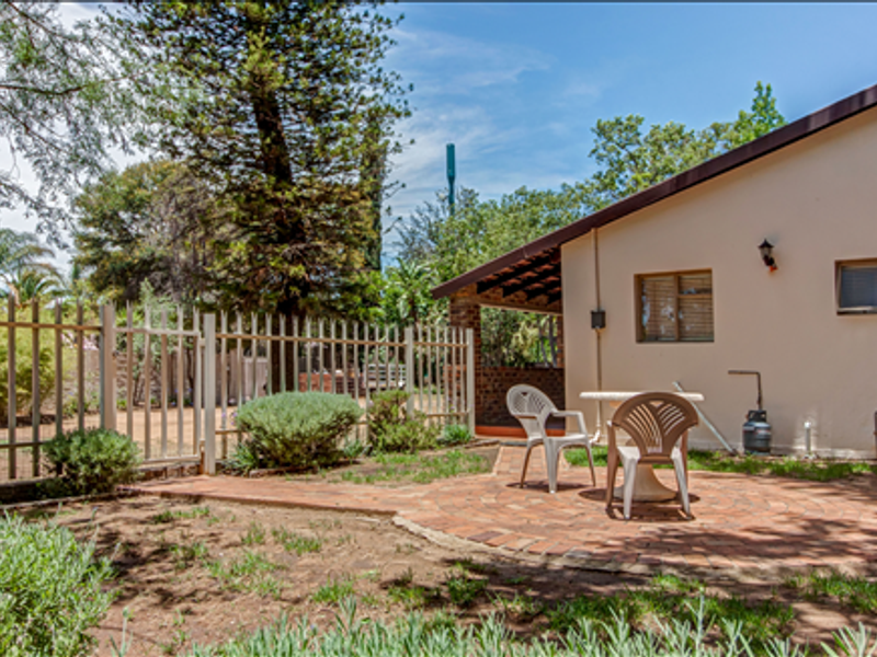 Two big properties combined into one Guesthouse! - Photo 9