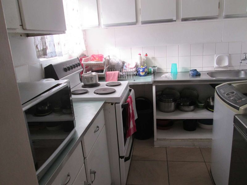 BEAUTIFUL, NEAT AND CLEAN [2] TWO BEDROOMS APARTMENT FOR SALE IN SUNNYSIDE [ JAN F E CELLIERS] - Photo 8