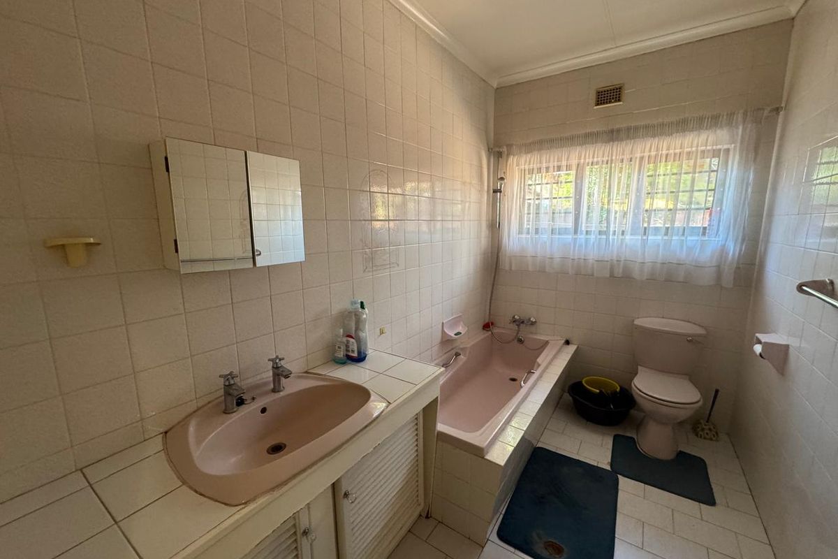 Two bedroom Townhouse in Memorial Road Area - Photo 3