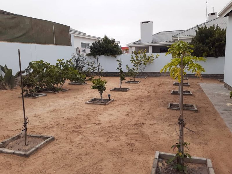 MODERN WELL-MAINTAINED HOUSE WITH FLAT FOR SALE IN HENTIES BAY - NAMIBIA - Photo 8