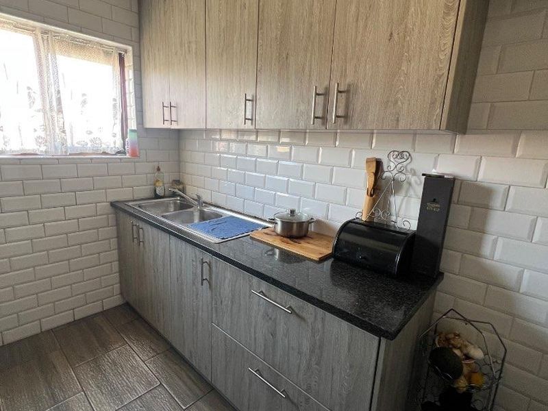 2 Bedroom Flat For Sale In Maitland - Photo 8