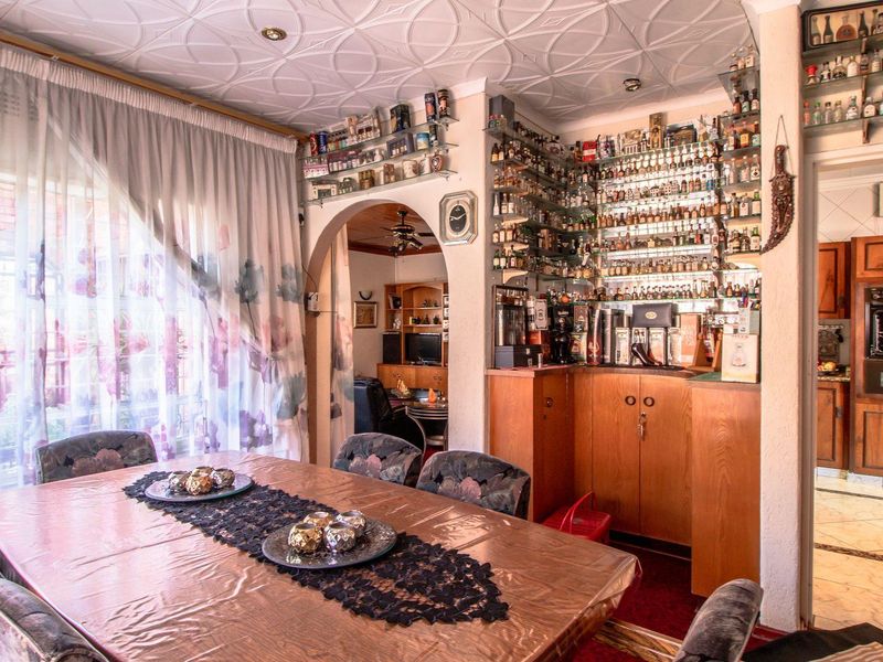 Beautiful Double storey facebrick 6 Bedroom Home - Photo 9