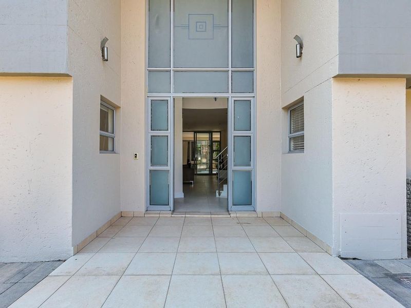 4 Bedroom For Rent - Photo 3