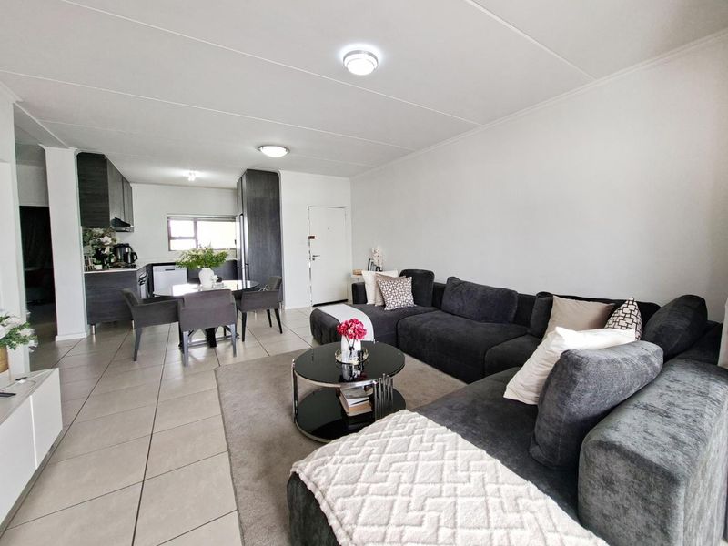 Immaculate 2 bed, 2 bath, 2nd floor apartment available in Petervale - Photo 8