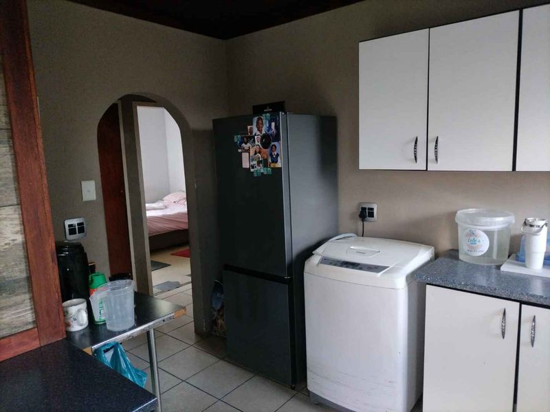 4bedroom house up for grabs - Photo 7