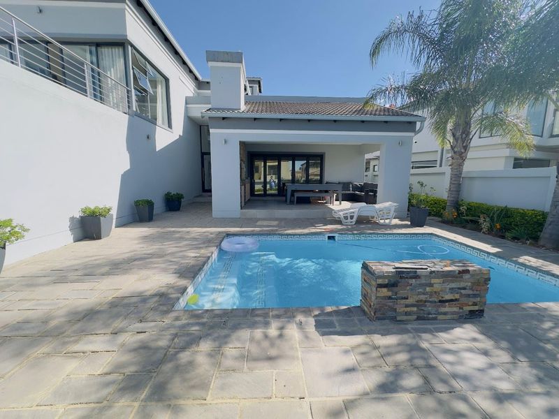 4 Luxurious Bedroom House for Sale in Blue Valley Golf Estate - Photo 2