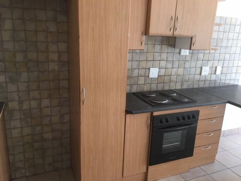 DUPLEX TOWNHOUSE FOR SALE IN KLEIN WINDHOEK!!! CC REGISTERED!!! - Photo 2