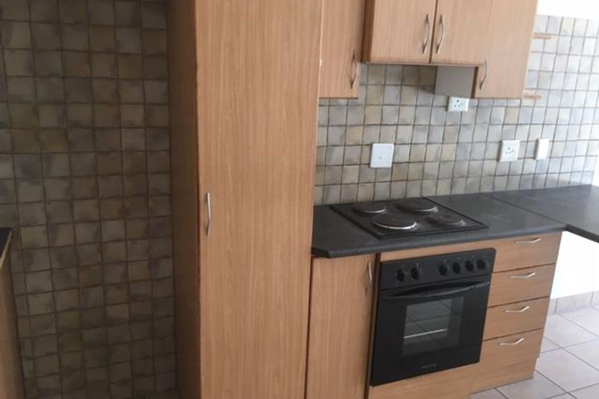DUPLEX TOWNHOUSE FOR SALE IN KLEIN WINDHOEK!!! CC REGISTERED!!! - Photo 2