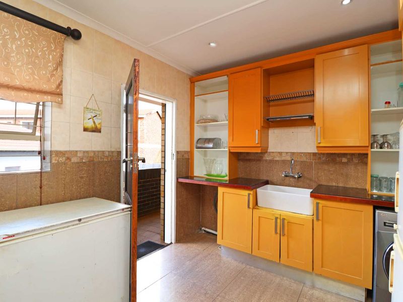 Modern First-Floor Gem with Garden Views - Photo 7