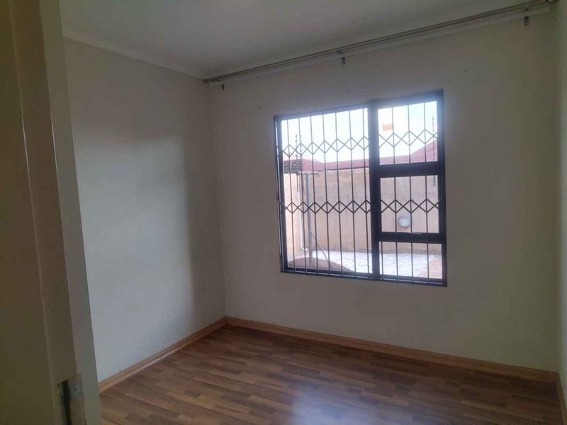3 bedrooms house to rent in Soshanguve VV - Photo 9