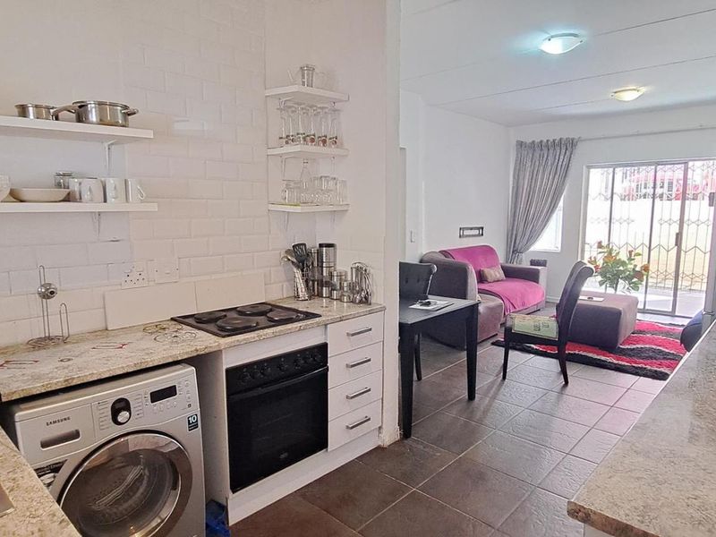 Modern 2-Bedroom, 2-Bathroom Apartment with Patio & Braai – Walk to Northgate Shopping Centre - Photo 5