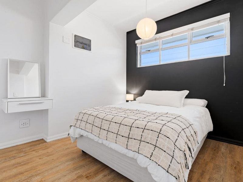 Prime location on Beach Road in Mouille Point - Photo 9