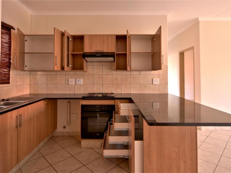 Prime Location! Modern Apartment with 24/7 Security! - Photo 3