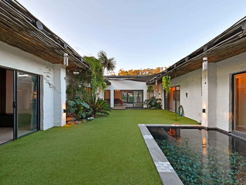 Contemporary Hacienda-Style Luxury Living - Photo 5