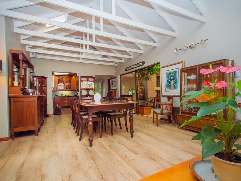 Constantia Kloof's Finest Family Home - Photo 8