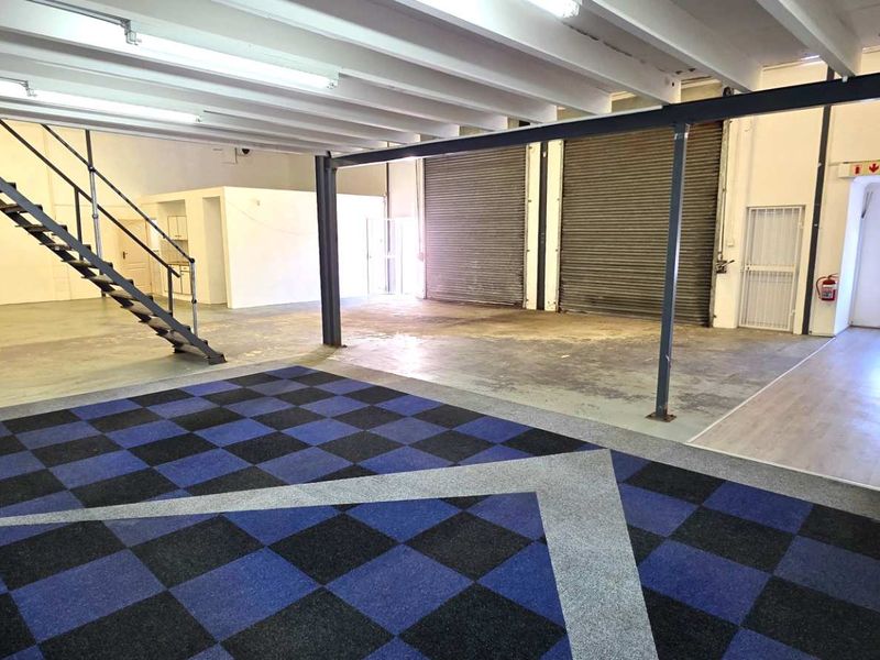 Double Volume Warehouse in Popular Business Park - Photo 4