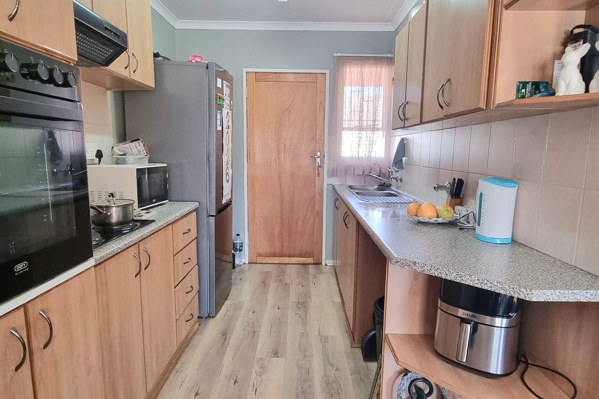 MOVE-IN-READY GEM - Photo 3