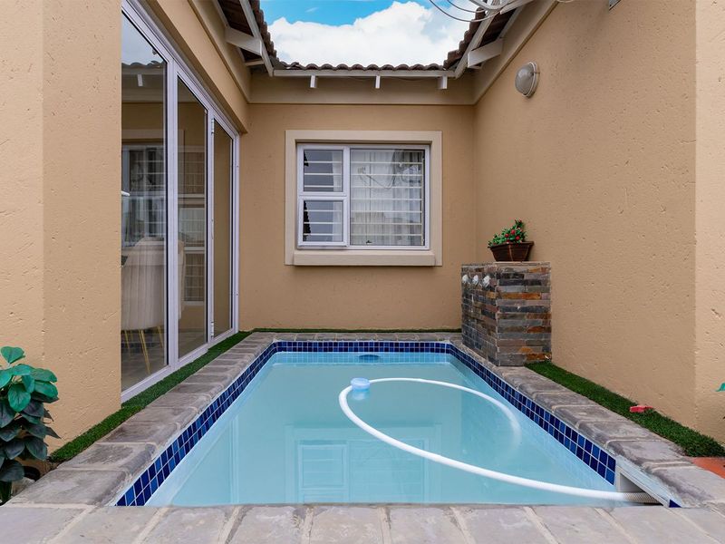 Modern, Move-In Ready 3 Bedroom Home in a Secure Estate in Pomona - Photo 3