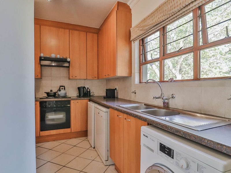 Lovely 2 bedroom, 2 bathroom available for sale in Bryanston - Photo 3